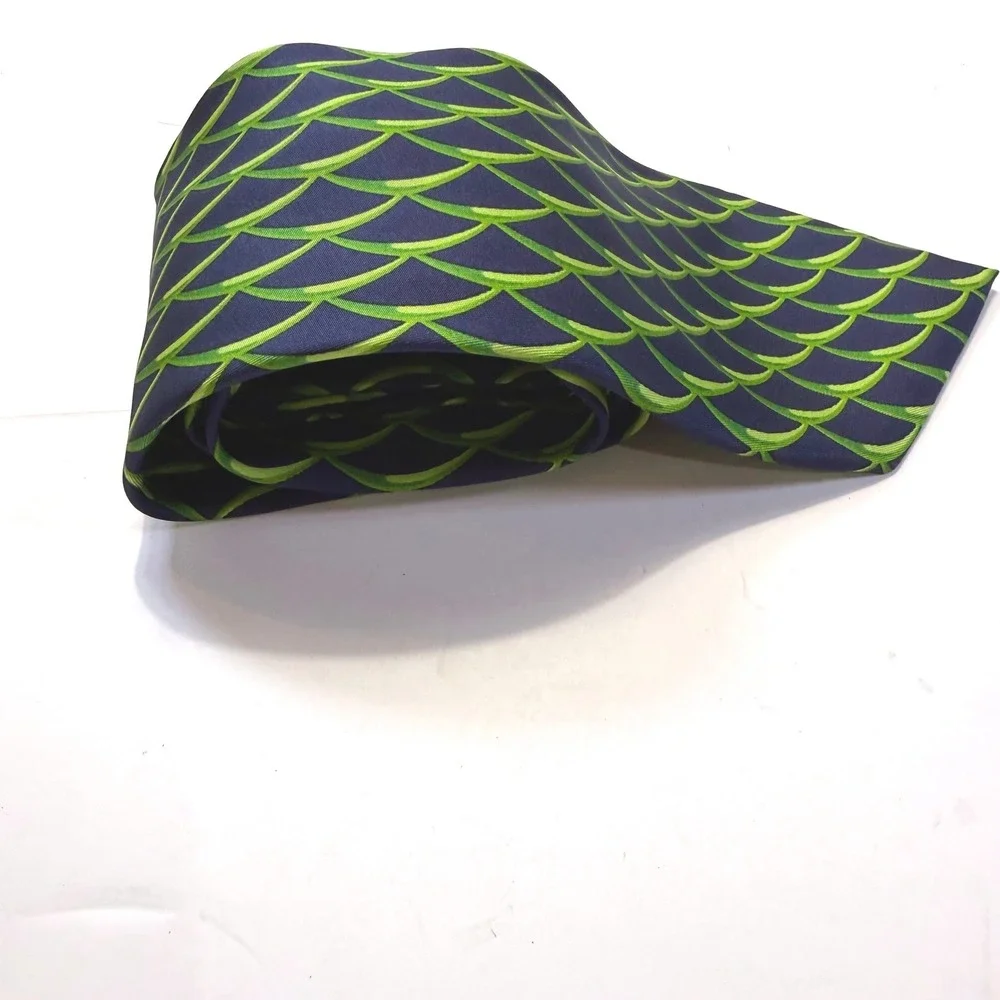 Gucci Mens Silk Tie Navy Blue Green Lime Geometric Scale Print Made in Italy